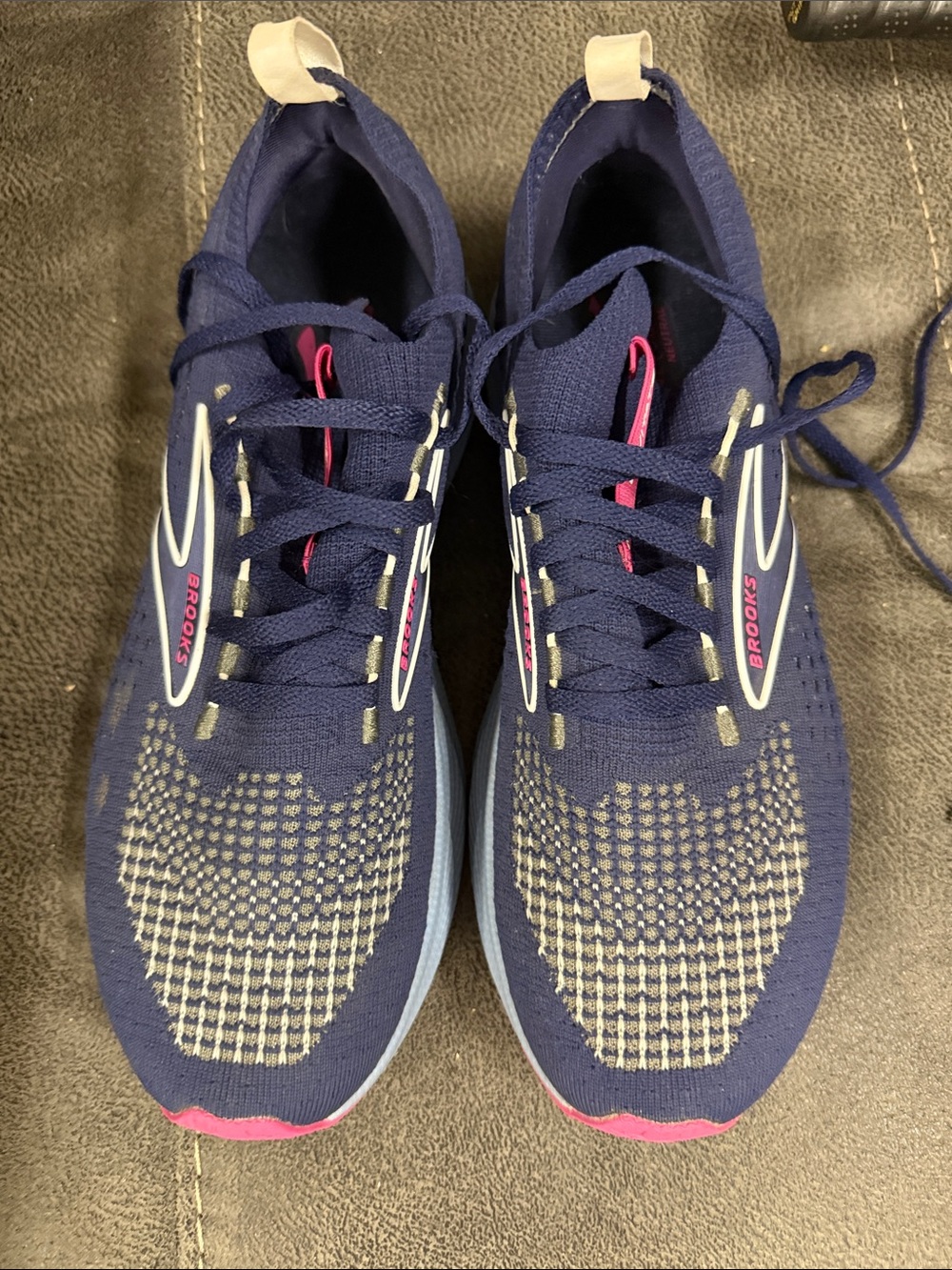 Brooks Levitate Women’s Navy and Pink Knit Running Shoes - Size 10.5